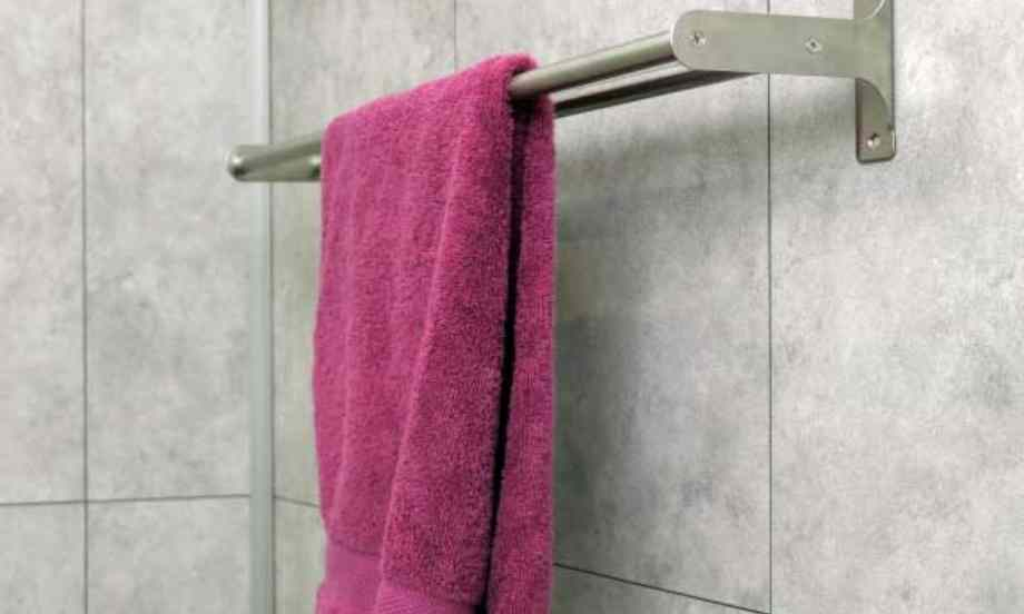 Bostik DIY Germany tutorial How to fix a towel rack teaser image