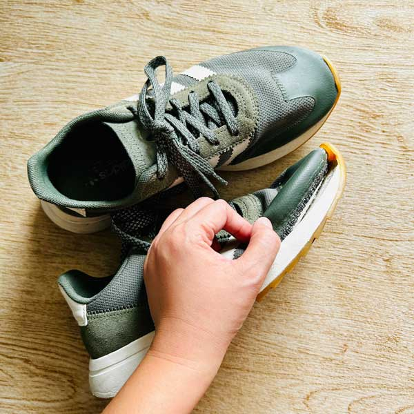 Bostik-DIY-Philippines-tutorial-Quick-Sneaker-Fix-Step-1