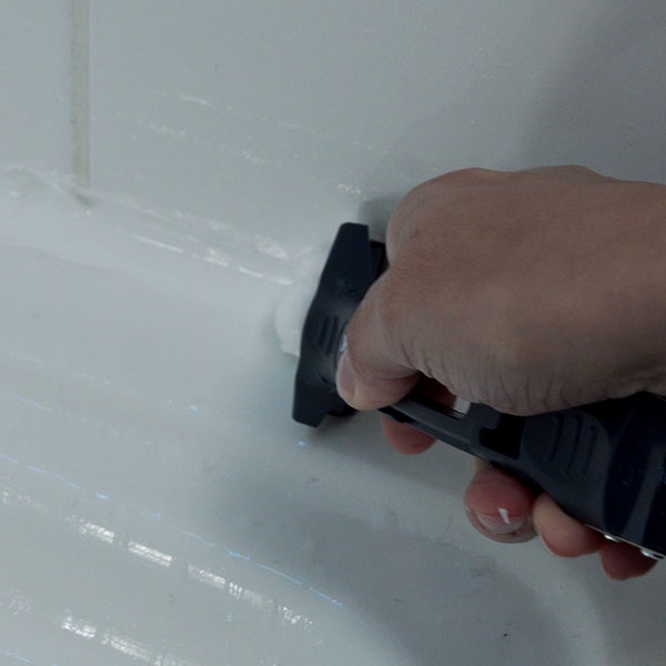 Bostik-DIY-Poland-tutorial-how-to-seal-a-shower-step-4