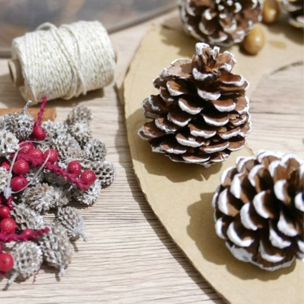 diy-bostik-uk-ideas-inspiration-make-a-christmas-wreath-2-600x600px.jpg