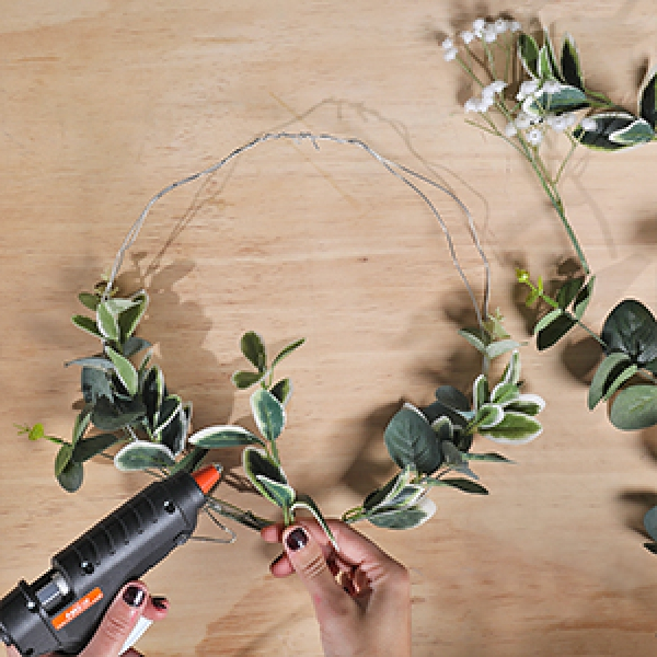 Bostik DIY Singapore tutorials wreath project step 2