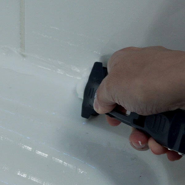 Bostik DIY France tutorial how to seal shower Step 4